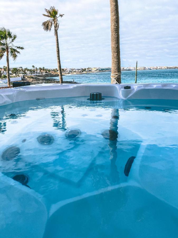 Flamencos By Veaco- Beachfront & Pool Willa